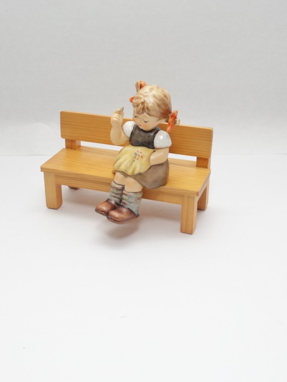 HUMMEL Nimble Fingers Hum 758 First Issue Girl Sewing on Bench GOEBEL 009 1996